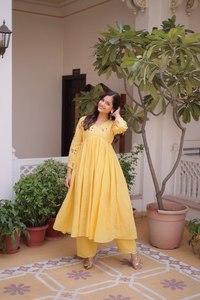 OFERTA DE VERANO: Conjunto de Dos Piezas de Salwar Kameez Premium Listo para Usar con Bordado, de Secado Rápido, con Cuello en V y Forro Interior Corto, Ideal para Fiestas - Product Image 4