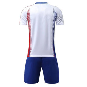 Ventes en gros de maillots de football pour hommes personnalisés, pas chers, 100% polyester, respirants, ensembles de maillots de football, sublimation, vêtements de football pour adultes - Product Image 3