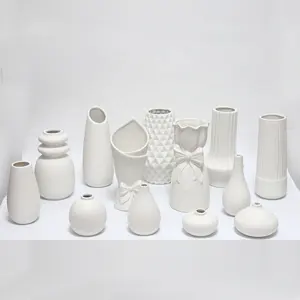 Moderne weiße matte Porzellanvase 10 * 10 * 7 cm Größe beliebtes Design für den täglichen Gebrauch und Tischmontage