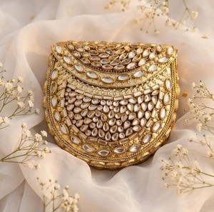 Nouvel arrivage : Pochette de rangement Kundan ornée, sac à main indien en pierre, pochette ethnique en métal doré antique pour mariée, idéal pour les fêtes de mariage - Product Image 5