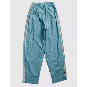 Pantalon de survêtement unisexe personnalisé en nylon bleu sarcelle à rayures latérales, coupe large, coupe-vent, style streetwear, pour le sport - Product Image 5