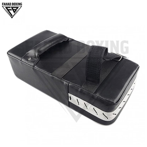 Escudos de Boxeo Ajustables con Gancho y Bucle, Antideslizantes, Totalmente Negros, para Entrenamiento Deportivo, de Calidad Premium, Personalizables y Duraderos, Modelo 2026 - Product Image 3