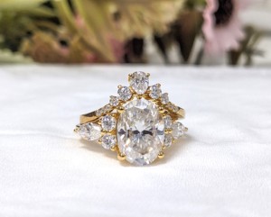 Ensemble de bague de fiançailles en moissanite taille ovale 3,20 carats, bijoux vintage, bague de mariage en diamant, ensemble de bagues de mariée en or jaune massif 14 carats - Product Image 1