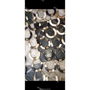 Collar con Colgante de Cuerno y Hueso de Búfalo 100% Auténtico, Hecho a Mano por Artesanos, Accesorio de Moda Artística de Última Tendencia - Product Image 1