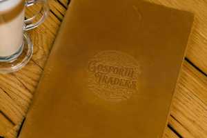 ที่ใส่เมนูหนังแท้คุณภาพสูง พับได้ ทนทาน พร้อมการปกป้อง สำหรับร้านอาหาร คาเฟ่ โรงแรม ดีไซน์หรูหรา รุ่น LMC-0166 - Product Image 5