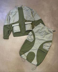 Ensembles de survêtements coupe-vent personnalisés pour hommes – Légers, ajustés, respirants, séchage rapide, coupe-vent, col à capuche, motif uni pour l'hiver - Product Image 2