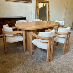 Juego de Mesa de Comedor Ovalada de Madera de Teca Minimalista, Silla Tapizada Moderna, Fabricante de Muebles de Indonesia - Product Image 1