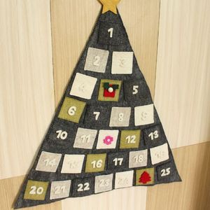 Calendario de Adviento de árbol de Navidad de fieltro hecho a mano, calendario de cuenta regresiva de fieltro de lana con bolsillos, árbol de Navidad de fieltro ecológico - Product Image 4