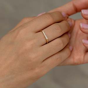 Anillo de Oro Sólido de 14K para Mujer con Diamante Cultivado en Laboratorio, Corte Baguette, 2.5 Quilates, Certificado IGI, Estilo Minimalista para Uso Diario - Product Image 1