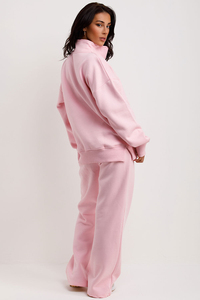 Conjunto deportivo de dos piezas para mujer, color rosa, personalizado, con sudadera con capucha y pantalones cortos, estilo oversize, mezcla de algodón, conjunto informal para estar en casa. - Product Image 3