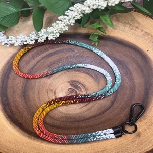 Cordon de cou tendance en perles de rocaille fait main avec logo personnalisé, support de badge élégant en perles de rocaille de qualité supérieure - Product Image 3