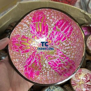 สินค้ามาใหม่ ชามมะพร้าวเคลือบเงา ดีไซน์โมเสคฝังเปลือกไข่สีชมพู วินเทจ เป็นมิตรกับสิ่งแวดล้อม ของตกแต่งบ้านสุดหรู ดีไซน์ไม่ซ้ำใคร - Product Image 1