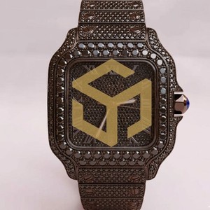 Reloj de cuarzo cuadrado de lujo, negro, con bisel de diamantes pavé, esfera negra, números romanos - Product Image 1