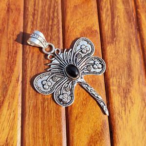 Pendentif Papillon en Laiton Naturel pour la Guérison par le Reiki, l'Équilibrage des Chakras et les Cadeaux – Disponible en Gros à Prix Avantageux - Product Image 6