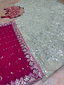 Conjunto de Lehenga Choli con Bordado Intenso y Lentejuelas, Lehenga de Diseñador para Novia con Dupatta, para Bodas y Fiestas - Product Image 5