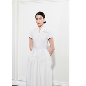 ชุดเดรสสวยหรูสำหรับผู้หญิง ผลิตแบบ ODM รุ่น ELORIA SHIRT-COLLAR MIDI DRESS สีทราย ผ้า jacquard ผลิตแบบ ODM แขนสั้น ทรงเอไลน์ ชุดเดรสลำลองทันสมัย - Product Image 1