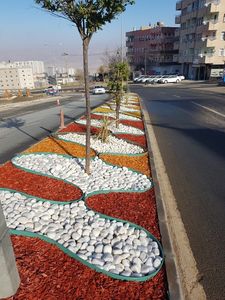 Piedras de Colores Mezclados Recubiertas de Poliuretano Brillante MMArt - Ecológicas y Duraderas con Garantía de Más de 5 Años para Decoración de Jardines y Paisajismo - Product Image 5