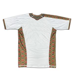 เสื้อรัชการ์ดแขนสั้นสีขาวสำหรับผู้ใหญ่ ลายพิมพ์ชนเผ่าสีแดงและสีทอง แห้งเร็ว เหมาะสำหรับเล่นกีฬา - Product Image 6