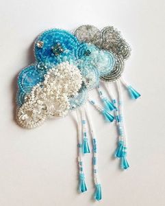 Broche de Diseño Bordado con Cuentas, Pin de Solapa Floral Hecho a Mano, Broche de Lujo con Cristales y Bordado de Cuentas Hecho a Mano - Product Image 2