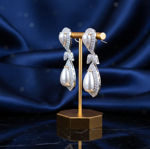 Boucles d'oreilles pendantes en perles blanches naturelles et zirconiums cubiques, argent sterling 925 plaqué or 18 carats, petites boucles d'oreilles pendantes, cadeau pour elle, au prix d'usine - Product Image 1