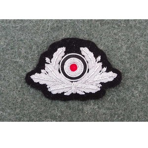 Jeans personnalisés pour hommes blancs avec patchs brodés, logo en feutre et tissu personnalisé avec applique florale - Product Image 1