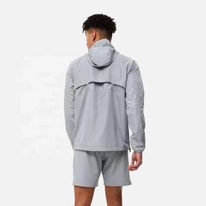 Conjunto Deportivo de Dos Piezas Personalizado, Chaqueta Cortavientos Informal con Capucha y Pantalones Cortos, Estilo Urbano, Tallas Grandes para Hombre - Product Image 3