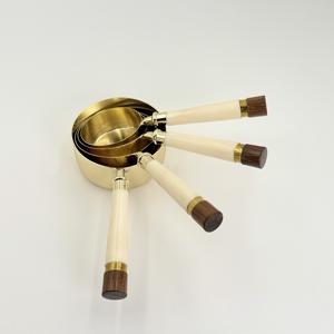 Juego de 4 Utensilios de Medición de Acero Inoxidable con Mango de Madera, Tazas y Cucharas para Cocina, Repostería y Café, al Precio Más Bajo - Product Image 2