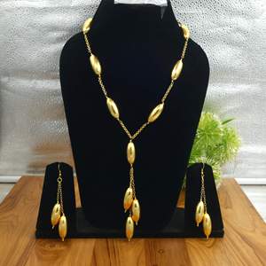 Parure de bijoux plaqué or avec perles ovales, collier en Y fait main en laiton avec pampilles et boucles d'oreilles, ensemble de bijoux ethniques de mariée en gros - Product Image 1