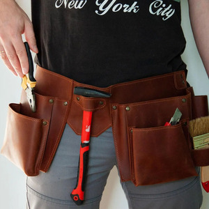 Ceinture à outils professionnelle en cuir pleine fleur avec plusieurs poches, boucle pour marteau robuste, design ajustable à la taille, en vente - Product Image 2