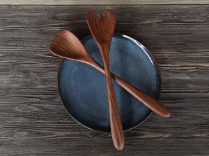 Ensemble de service à salade en bois de noyer, fourchette et cuillère en bois sculptés à la main pour la cuisine - Product Image 2