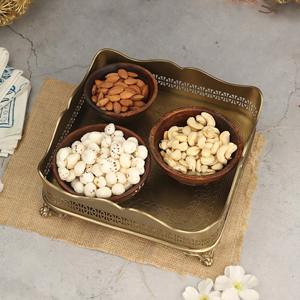 Plateau de service artisanal en laiton antique, plat décoratif idéal pour servir des collations, centre de table luxueux et décoration intérieure. - Product Image 4