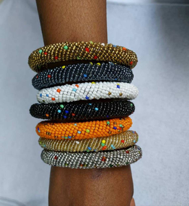 Pulsera africana Maasai de bordado artesanal, brazaletes bohemios con cuentas, exquisita joyería de cuentas de semillas de AntiqueCreation - Product Image 5