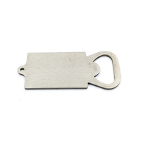 Porte-clés mousqueton vierge personnalisable avec décapsuleur et ouvre-bouteille carré en métal plat, gravable, cadeau promotionnel