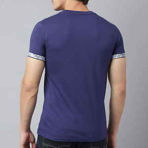 Camiseta de Algodón para Hombre, Corte Ajustado, Color Azul Marino, Cuello Redondo, Manga Corta, con Bolsillo con Diseño, Estilo Casual, Tejido de Punto, Personalizable - Product Image 2