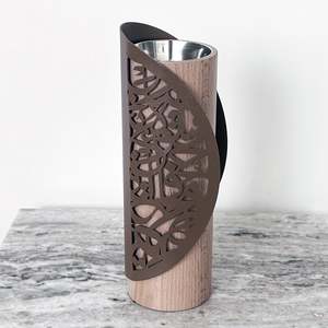 Quemador de Incienso de Sándalo Hecho a Mano con Diseño de Caligrafía Árabe, Soporte Religioso de Madera para Uso en Todas las Estaciones - Product Image 1