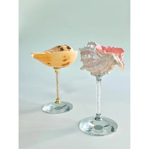 Verre à vin unique en forme de coquillage marin et en verre, parfait pour un usage personnel et pour les établissements hôteliers commerciaux. - Product Image 2