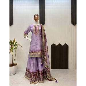 Magnifique ensemble de vêtements indiens et pakistanais élégants pour les occasions spéciales, composé d'un haut, d'un bas et d'un dupatta - Product Image 2
