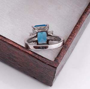 Anillo de Lujo de Plata de Ley Chapado en Oro de 14K con Topacio Azul Corte Esmeralda, Anillo de Promesa, Aniversario, Piedra de Nacimiento de Noviembre - Product Image 3