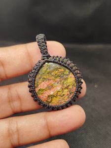 Colgante de Macramé Bohemio con Cordón de Jaspe Unakite, Forma Ovalada, Piedra de Cristal Natural Curativa - Product Image 3