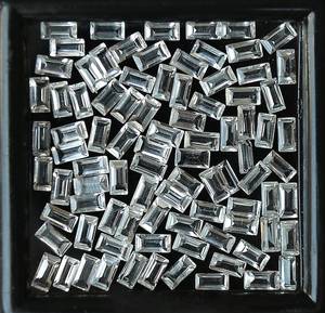 โทแพซสีขาวธรรมชาติทรงบาแกตต์เจียระไนแบบเหลี่ยม  ขนาดมาตรฐาน  พร้อมใบรับรอง  ไม่ผ่านการปรับแต่ง  พร้อมสำหรับการฝังในเครื่องประดับ - Product Image 1