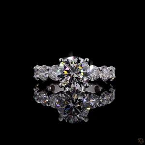 แหวนหมั้นเพชรทรงกลม 5.45 กะรัต เพชรเพาะเลี้ยงในห้องปฏิบัติการ ประดับเพชรแบบ Pave ตัวเรือนทองคำขาว 18K งานฝีมือสำหรับเจ้าสาว - Product Image 3