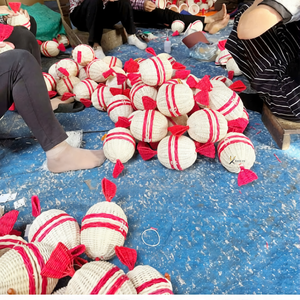 ตะกร้าไม้ไผ่สานมือ KV NATURAL HOME พร้อมพู่สีน้ำเงินด้านบน ลายธรรมชาติ ของตกแต่งบ้าน ภาชนะเก็บของ ฮานอย - Product Image 6