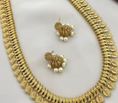 Collier pièce de monnaie en or antique avec boucles d'oreilles Lakshmi Kasu collier de mariée ensemble classique bijoux Grand Temple ensemble en or ensemble de mariage - Product Image 2