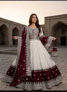 ชุดสาหรี่กะมีซสีขาวแบบดั้งเดิม ทำมือ สำหรับงานแต่งงาน งานหมั้น หรืองานเลี้ยงต่างๆ สไตล์วินเทจสำหรับผู้หญิง - Product Image 3