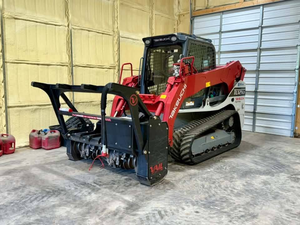 Broyeur forestier pour chargeuse compacte sur chenilles, idéal pour le défrichement et l'entretien des terres agricoles - Product Image 1