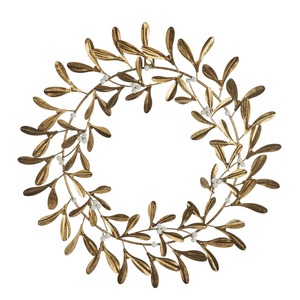Couronne élégante en ornement de violets dorés, ornée de délicates baies blanches, parfaite pour la décoration murale ou de porte d'entrée pour les fêtes. - Product Image 1