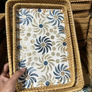 ถาดเสิร์ฟไม้ไผ่ทำมือขายส่ง เป็นมิตรกับสิ่งแวดล้อม ทอจากหวาย รูปทรงสี่เหลี่ยมผืนผ้า ประดับลาย - Product Image 1