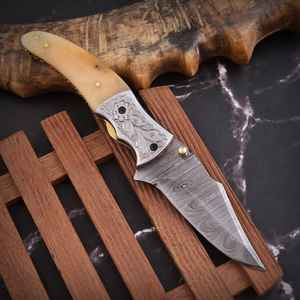 Cuchillo Plegable de Acero de Damasco Hecho a Mano, Personalizado, Hermoso, para Supervivencia al Aire Libre, de Grado Industrial, con Funda - Product Image 4