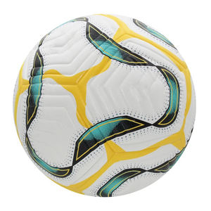 Ballons de football professionnels en PVC en gros, de haute qualité, légers, durables, avec vessie en caoutchouc, différents types et tailles pour le sport - Product Image 3