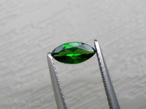Piedra Preciosa Natural Facetada de Diópsido Verde Cromado de 8x4 mm, Corte Marquesa - Product Image 1